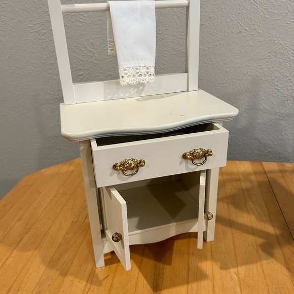 American Girl Samantha Doll with Furniture & Accessories - Picture 10 of 13